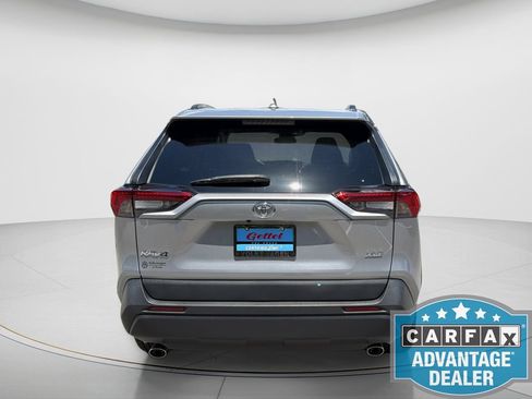 Used 2022 Toyota RAV4 XLE Premium FWD image 5