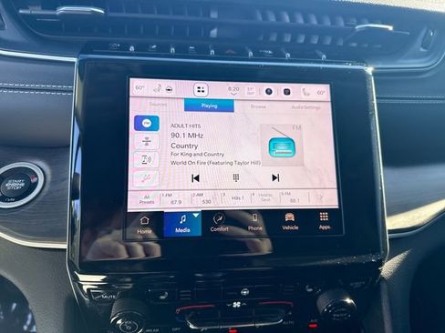 Used 2022 Jeep Grand Cherokee Limited image 14