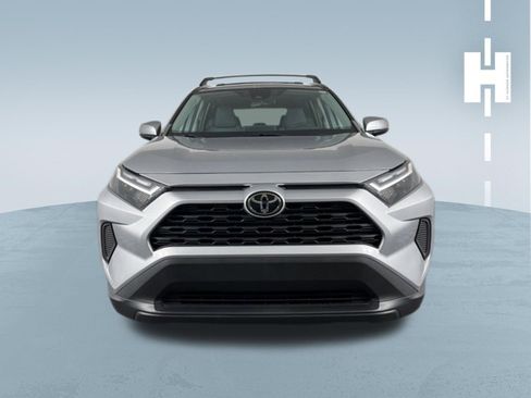 Used 2022 Toyota RAV4 XLE image 2