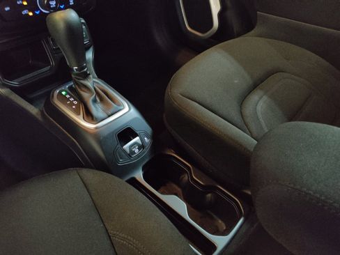 Used 2018 Jeep Renegade Latitude w/ Popular Equipment Group FWD image 26
