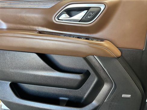 Used 2021 Chevrolet Tahoe High Country w/ Premium Package RWD image 30