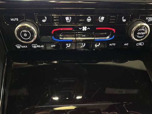 Used 2023 Jeep Grand Cherokee Summit w/ Luxury Tech Group V AWD/4WD image 24