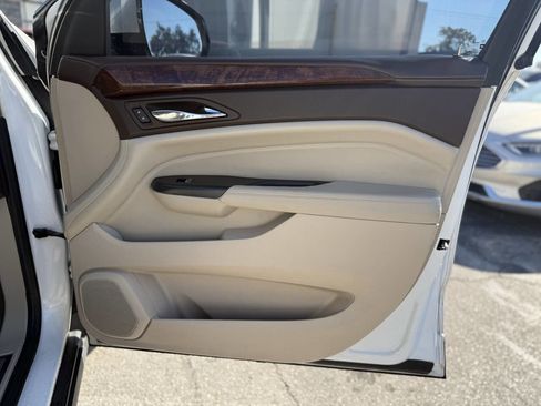 Used 2014 Cadillac SRX Luxury image 27