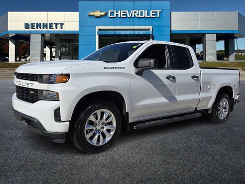 Used 2022 Chevrolet Silverado 1500 Custom image 2