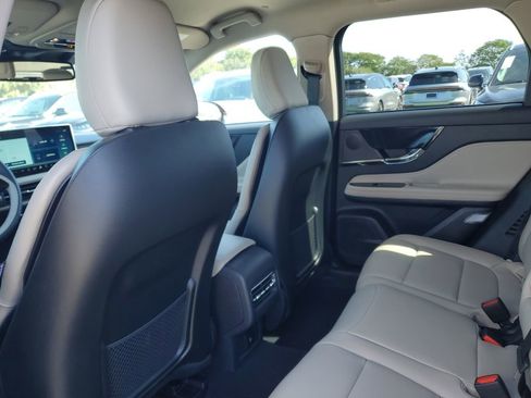 New 2026 Lincoln Corsair Premiere FWD image 10