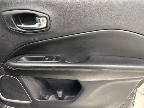 Used 2018 Jeep Compass Limited w/ Navigation Group image 13