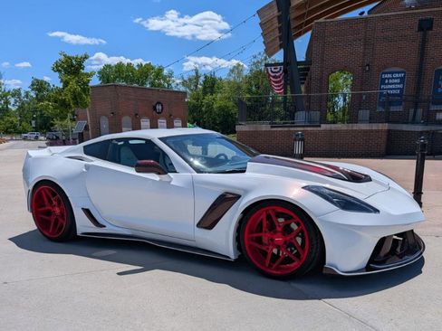 Used 2019 Chevrolet Corvette Stingray Coupe w/ Carbon Flash Badge Package RWD image 2