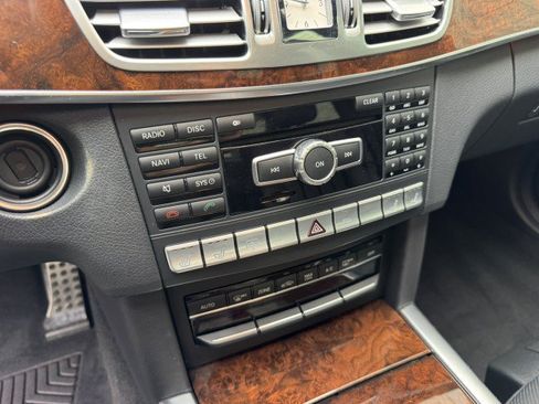 Used 2014 Mercedes-Benz E 550 4MATIC Sedan image 28