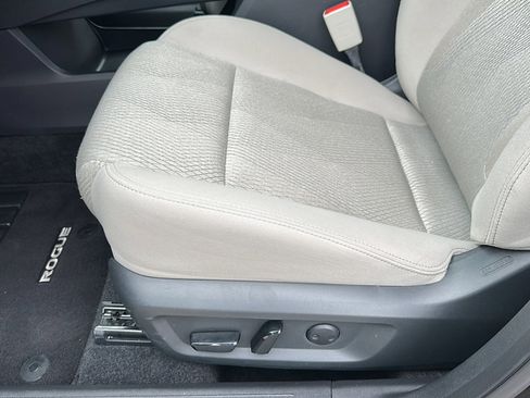 Certified 2025 Nissan Rogue SV image 15