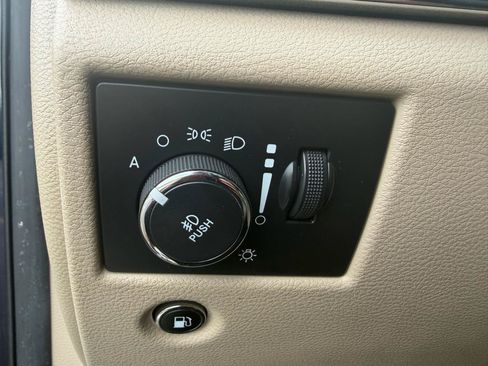 Used 2015 Jeep Grand Cherokee Limited w/ Luxury Group II AWD/4WD image 18