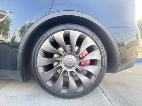 Used 2022 Tesla Model Y Performance AWD/4WD image 30