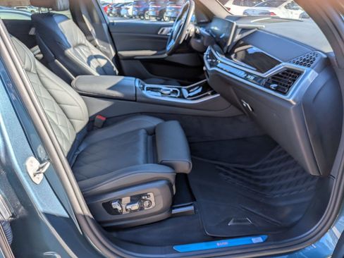 Used 2025 BMW X5 xDrive40i w/ Climate Comfort Package image 39