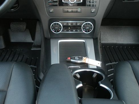 Used 2015 Mercedes-Benz GLK 350 4MATIC image 37