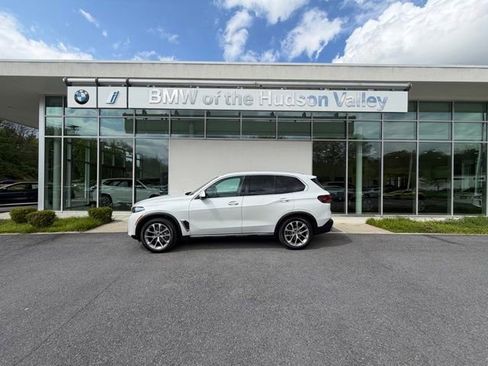 Certified 2024 BMW X5 xDrive40i w/ Premium Package AWD/4WD image 1