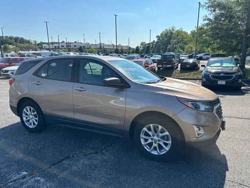 Used 2019 Chevrolet Equinox LS FWD image 3