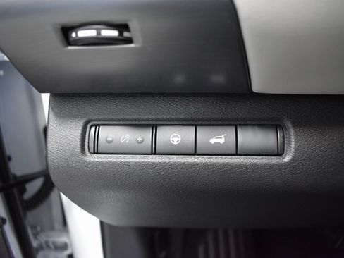 New 2025 Nissan Pathfinder SL image 18