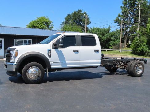 Used 2019 Ford F450 XL w/ Power Equipment Group AWD/4WD image 2