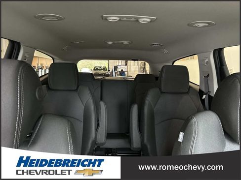 Used 2017 Chevrolet Traverse LT w/ Style and Technology Package FWD image 38