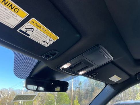 Used 2025 Honda Pilot Black Edition image 25