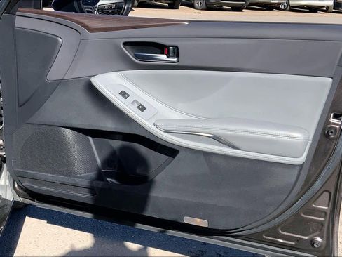 Used 2019 Toyota Avalon XLE image 22
