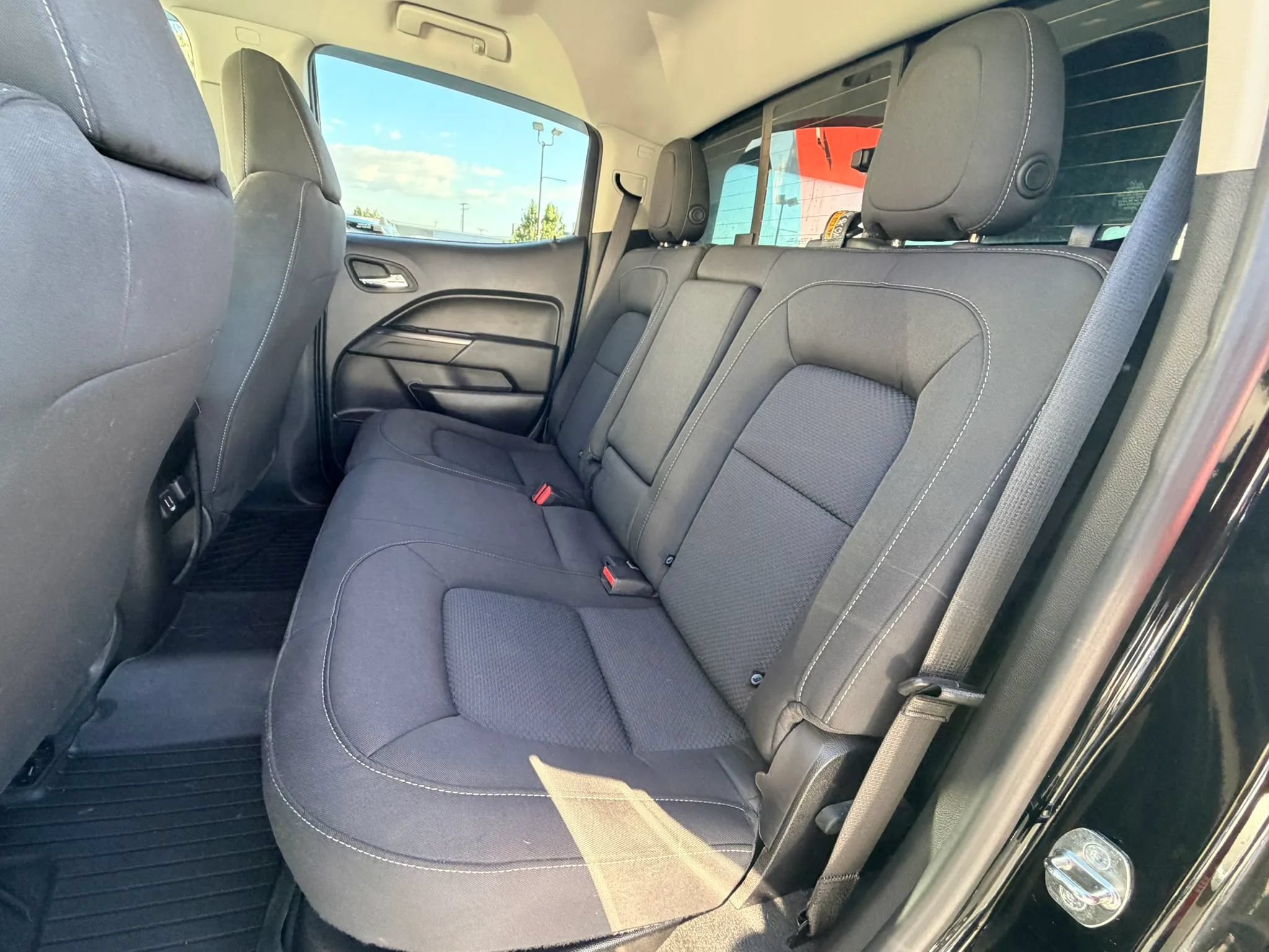 Used 2022 Chevrolet Colorado LT w/ Safety Package AWD/4WD image 18