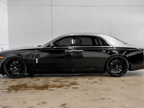 Used 2014 Rolls-Royce Ghost image 16