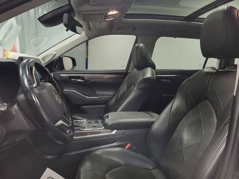 Used 2022 Toyota Highlander Platinum image 12