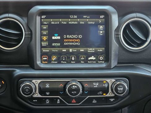 Used 2020 Jeep Gladiator Overland w/ Popular Equipment Package AWD/4WD image 26