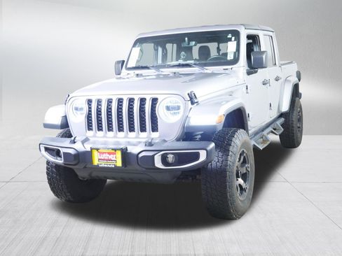 Used 2020 Jeep Gladiator Overland AWD/4WD image 3