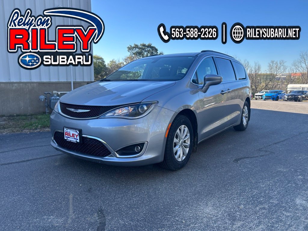 Used 2018 Chrysler Pacifica Touring Plus FWD image 1