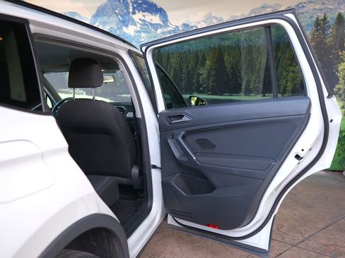 Used 2020 Volkswagen Tiguan S image 30