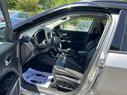 Used 2019 Jeep Compass Latitude AWD/4WD image 10