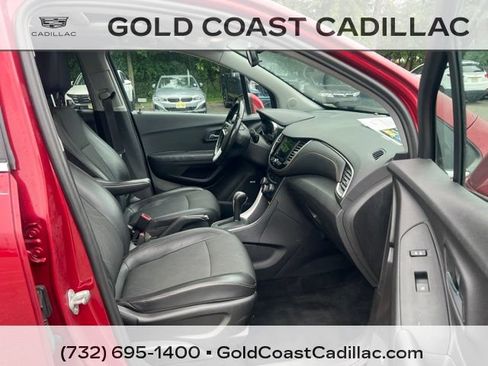 Used 2019 Chevrolet Trax LT w/ Sun & Sound Package AWD/4WD image 6