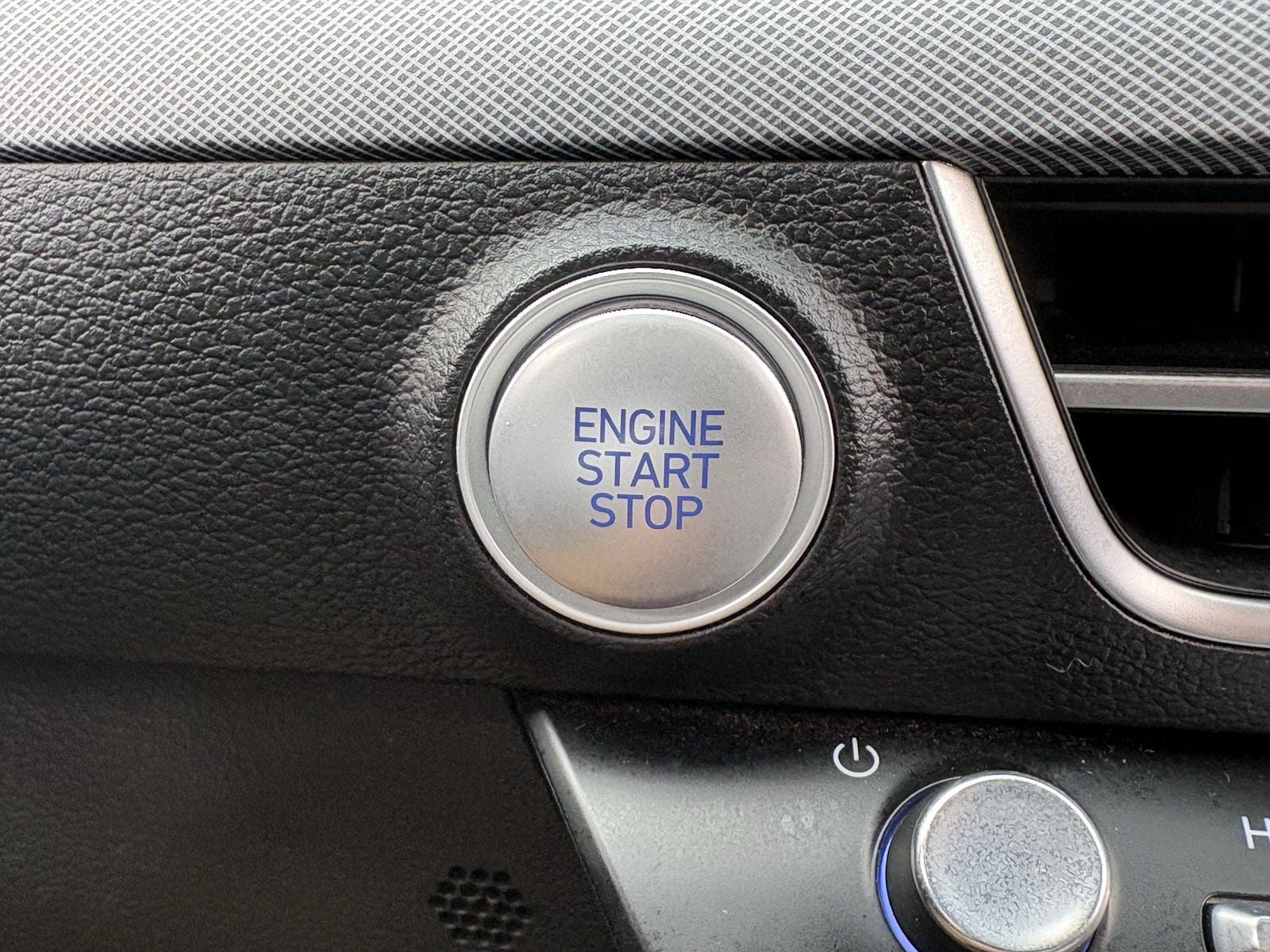 Used 2025 Hyundai Sonata SEL FWD image 33
