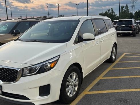 Used 2016 Kia Sedona LX w/ Option Group 020 FWD image 2