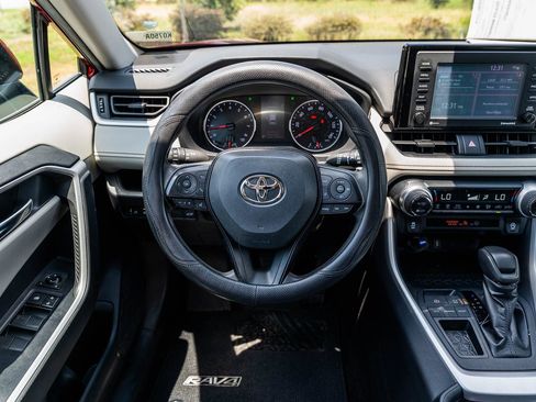 Used 2020 Toyota RAV4 XLE w/ Convenience Package FWD image 24