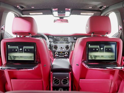 Used 2023 Rolls-Royce Cullinan Black Badge w/ Driver's Package image 40