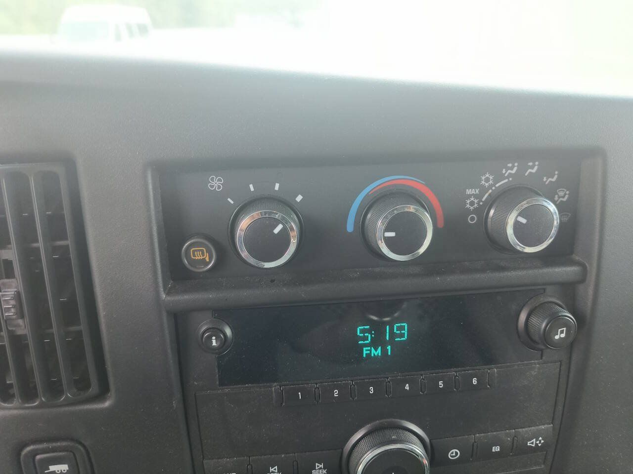 Used 2014 Chevrolet Express 2500 RWD image 36
