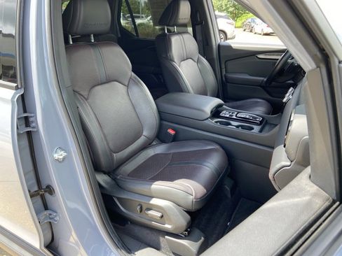 Used 2025 Honda Pilot Black Edition image 28
