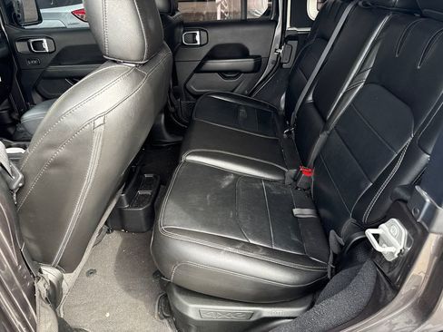 Used 2023 Jeep Wrangler Unlimited Sahara image 11