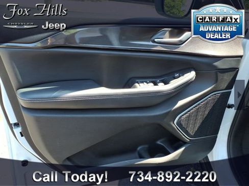 Used 2022 Jeep Grand Cherokee L Laredo w/ Luxury Tech Group I AWD/4WD image 16