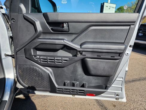 Used 2024 Toyota Tacoma SR5 AWD/4WD image 9