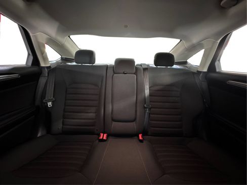 Used 2019 Ford Fusion SE FWD image 14