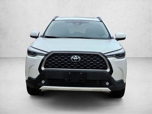 Used 2023 Toyota Corolla Cross XLE w/ Convenience Package FWD image 2