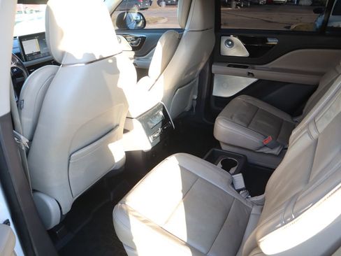 Used 2020 Lincoln Aviator Reserve w/ Equipment Group 202A image 13