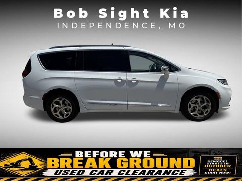 Used 2021 Chrysler Pacifica Limited w/ Premium & Safety Sphere Group AWD/4WD image 10