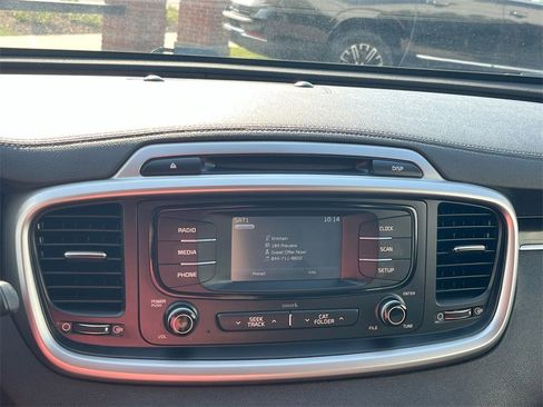 Used 2018 Kia Sorento L image 19