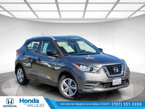 Used 2018 Nissan Kicks S image 1