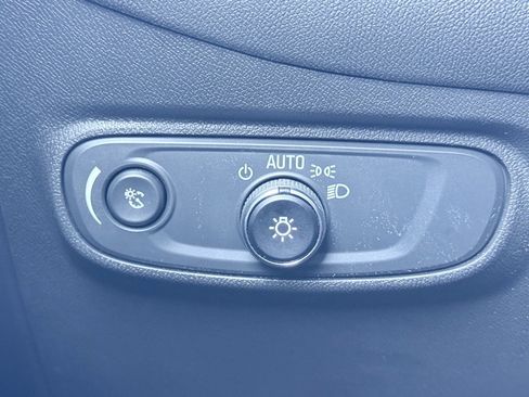 Used 2022 Chevrolet Equinox RS w/ LPO, Floor Liner Package image 12