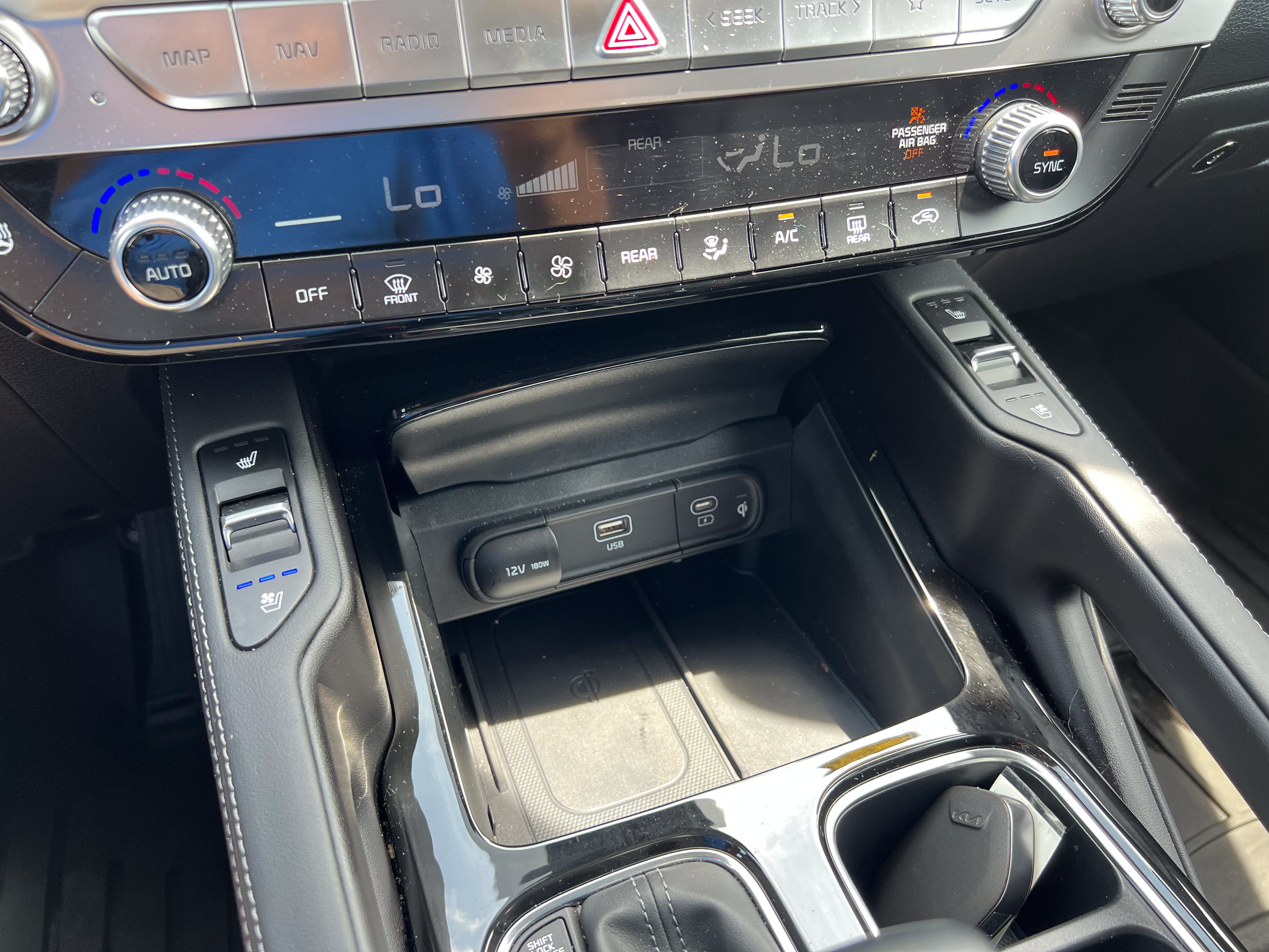 Used 2024 Kia Telluride EX w/ EX Captain's Chair Package AWD/4WD image 25
